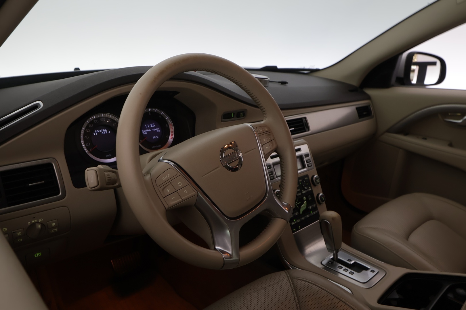 VOLVO S80 2011
