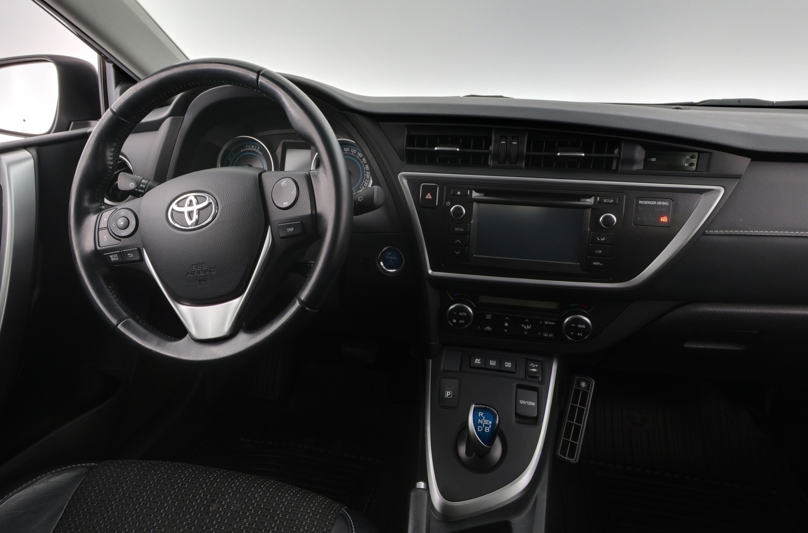 TOYOTA Auris 2015