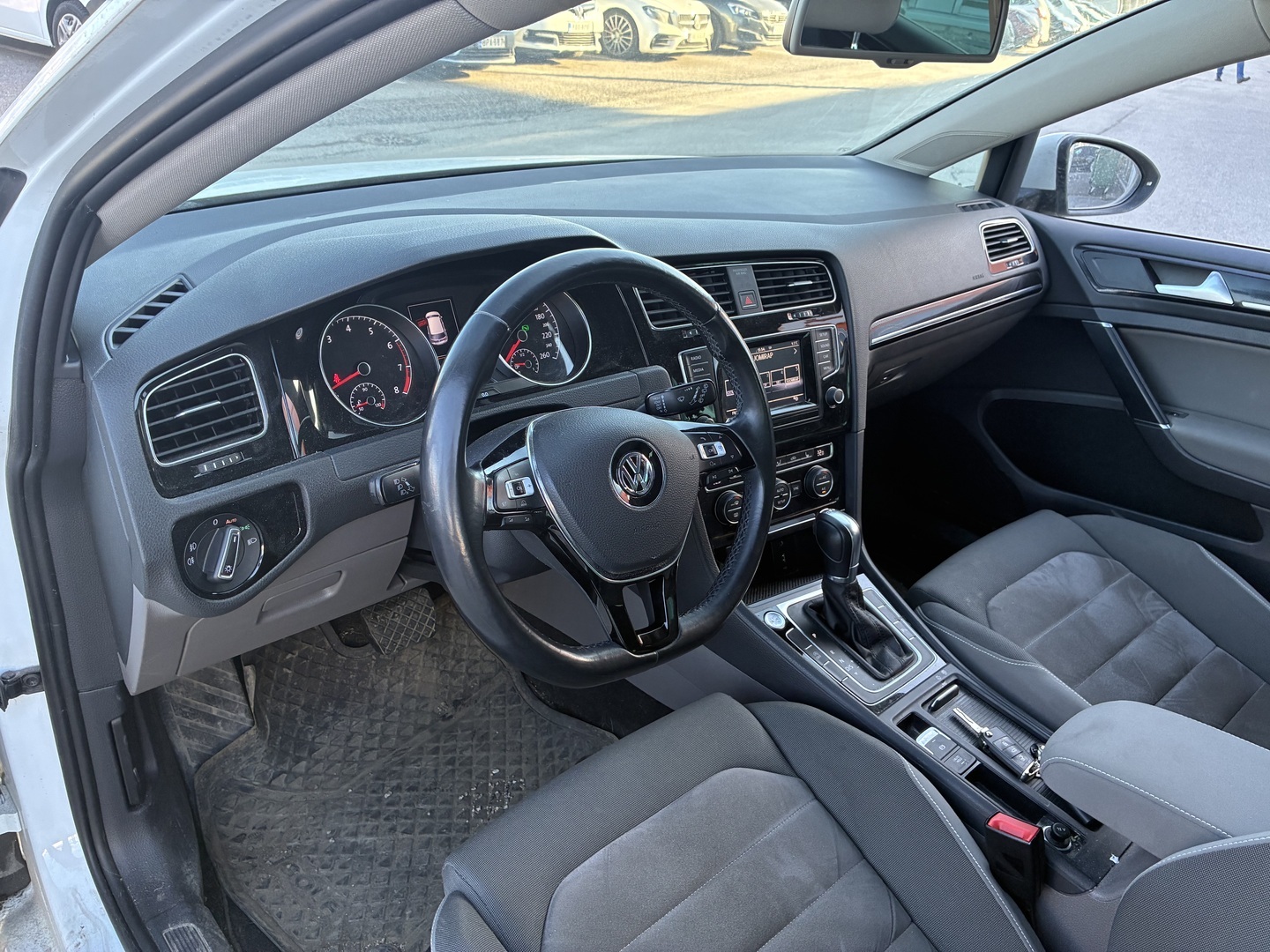VOLKSWAGEN Golf 2014