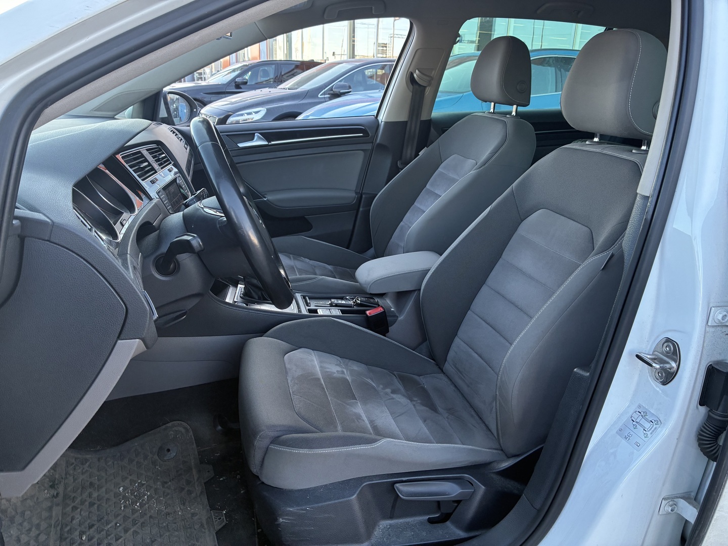 VOLKSWAGEN Golf 2014