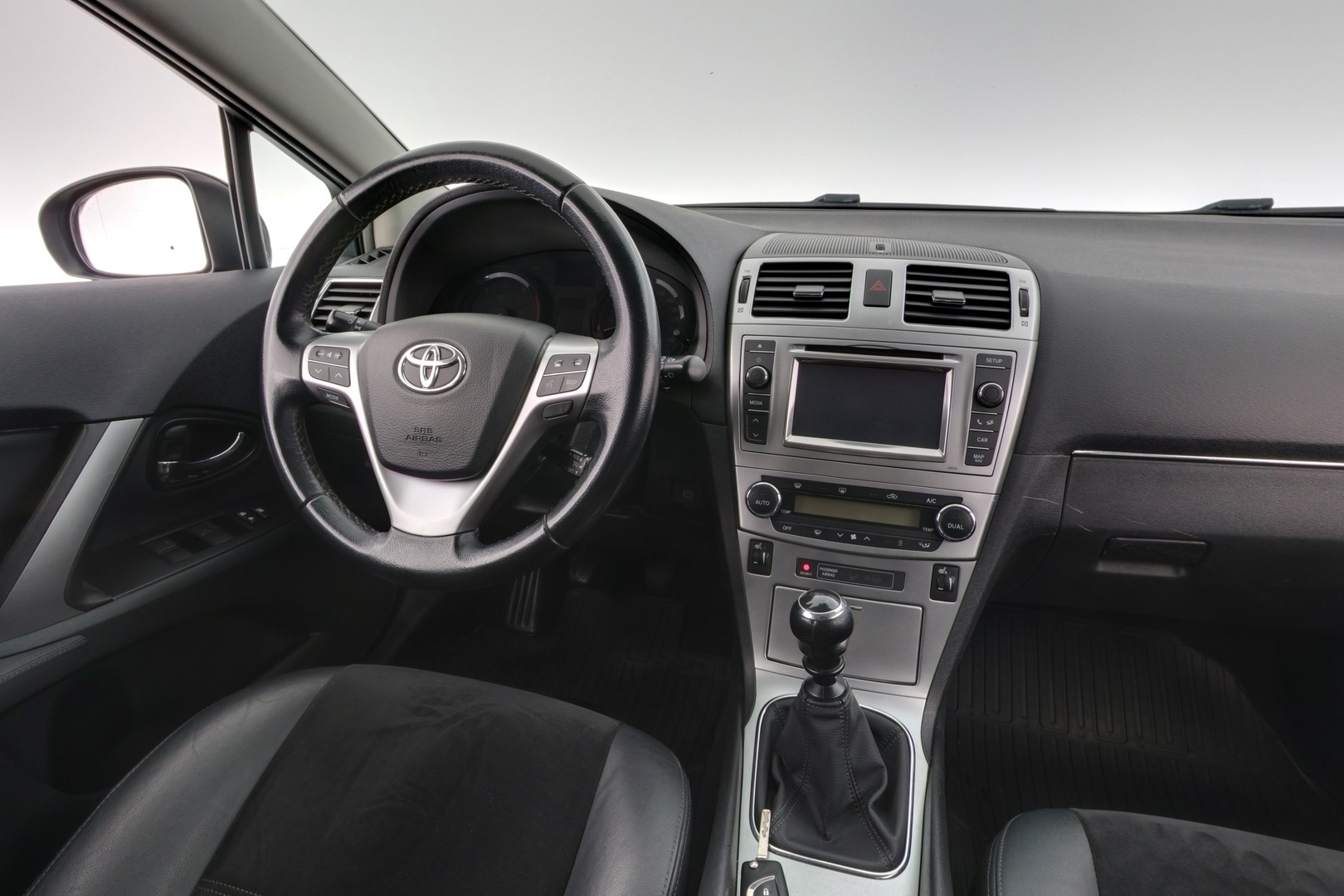 TOYOTA Avensis 2014