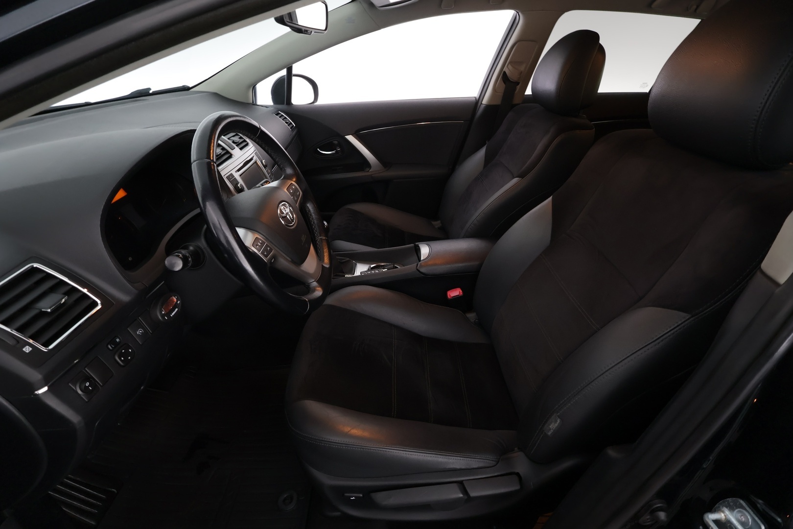 TOYOTA Avensis 2014