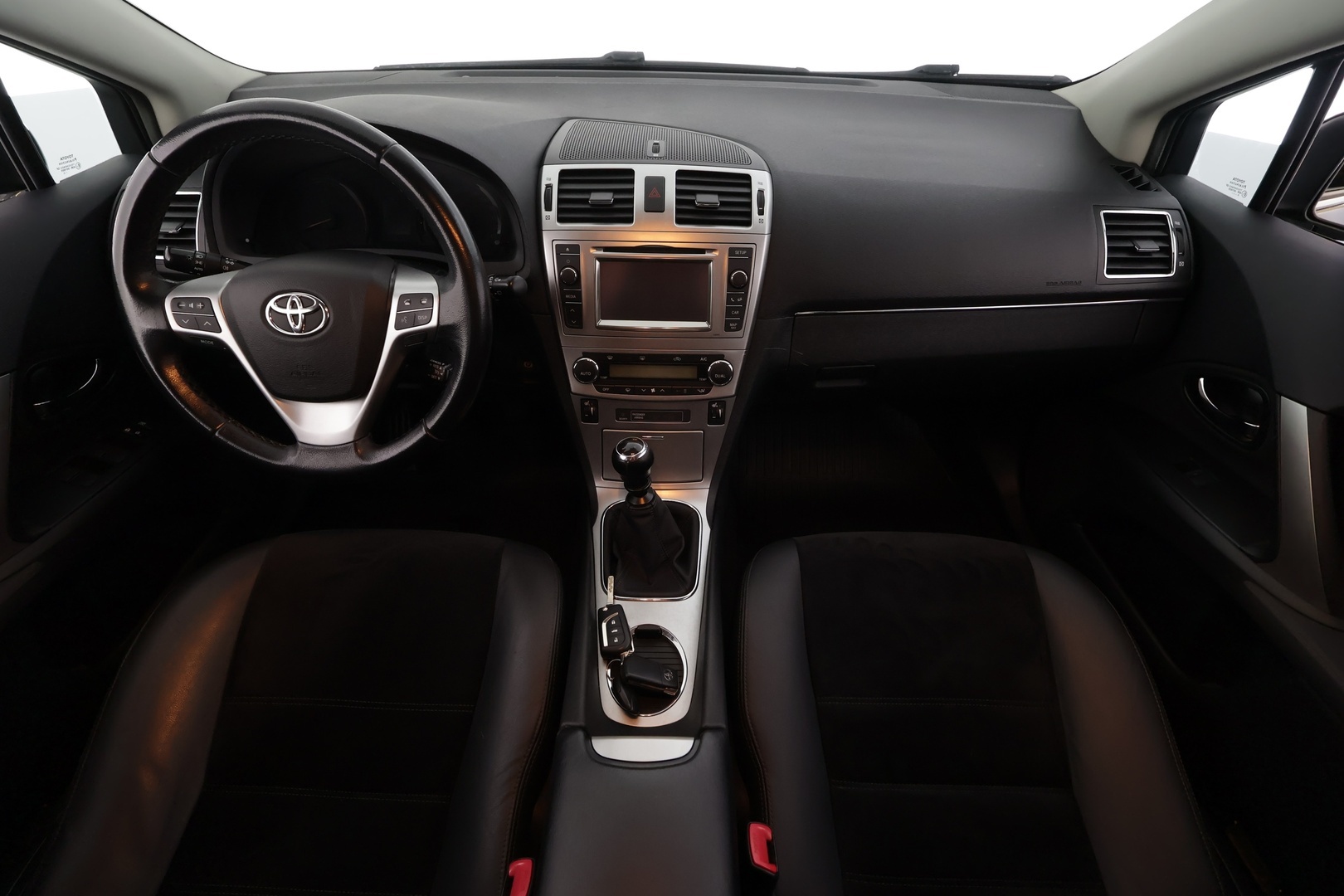 TOYOTA Avensis 2014