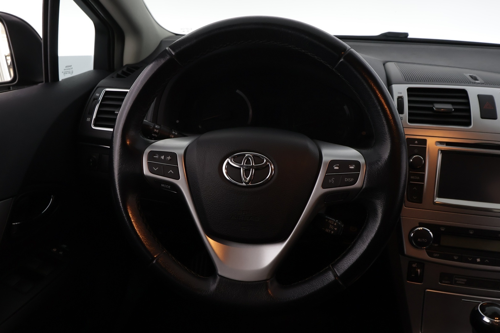 TOYOTA Avensis 2014