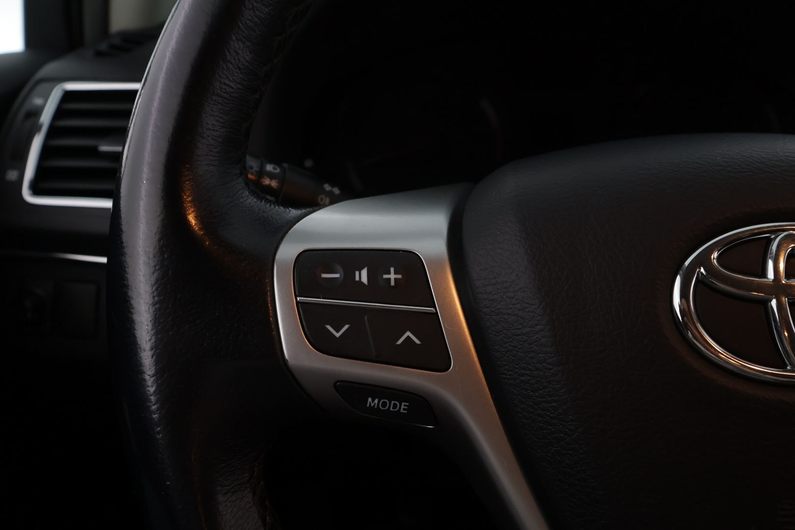 TOYOTA Avensis 2014
