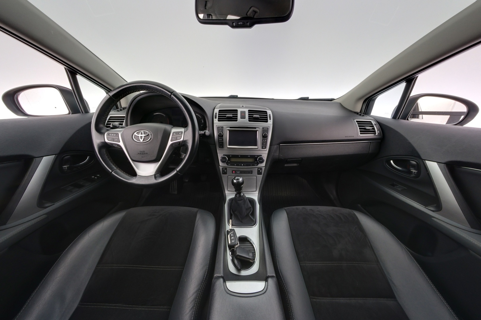 TOYOTA Avensis 2014