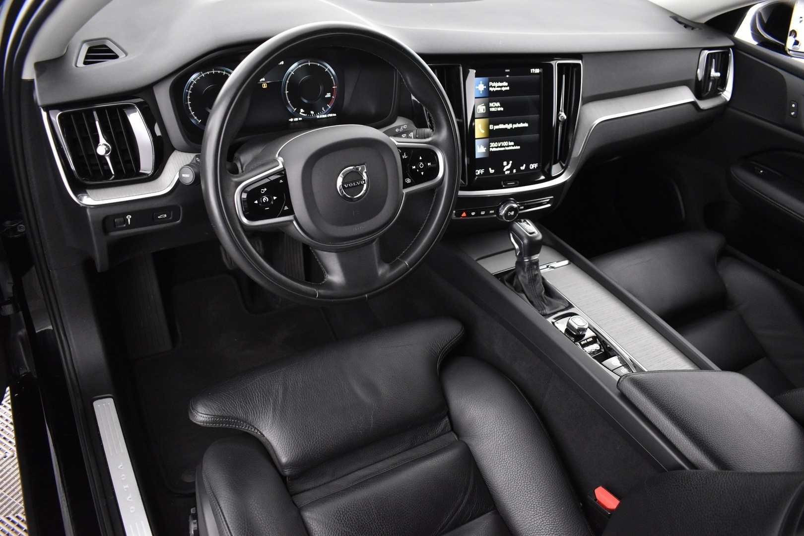 VOLVO V60 2020