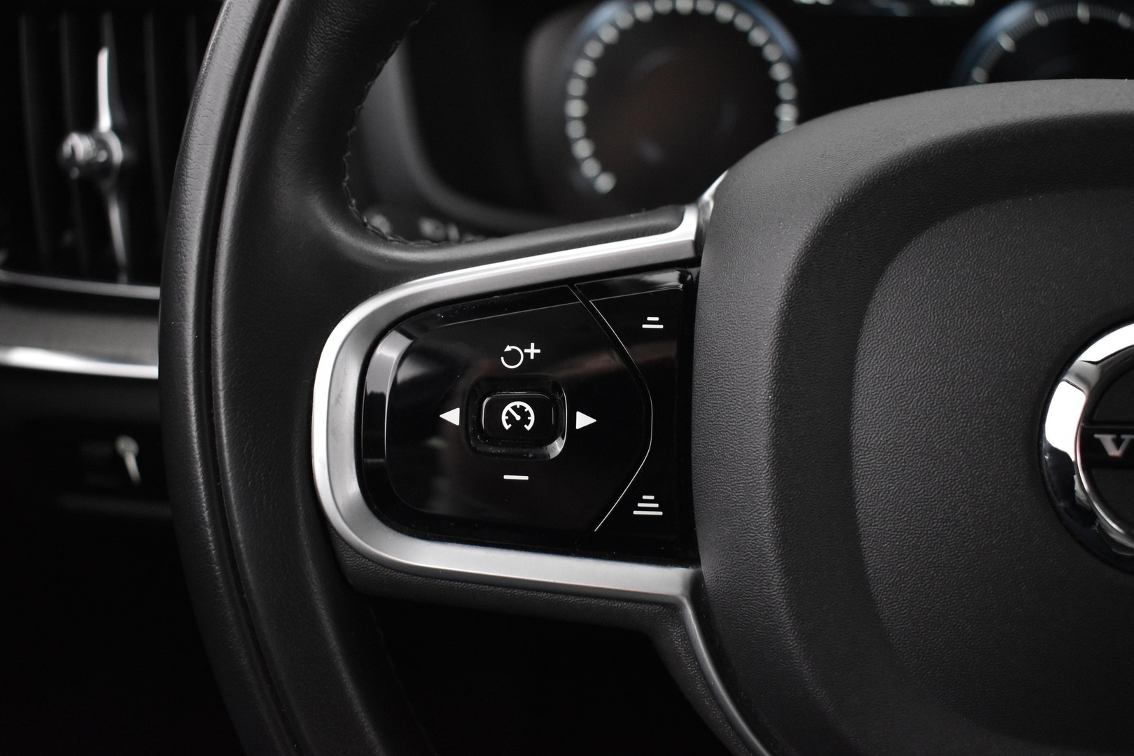 VOLVO V60 2020