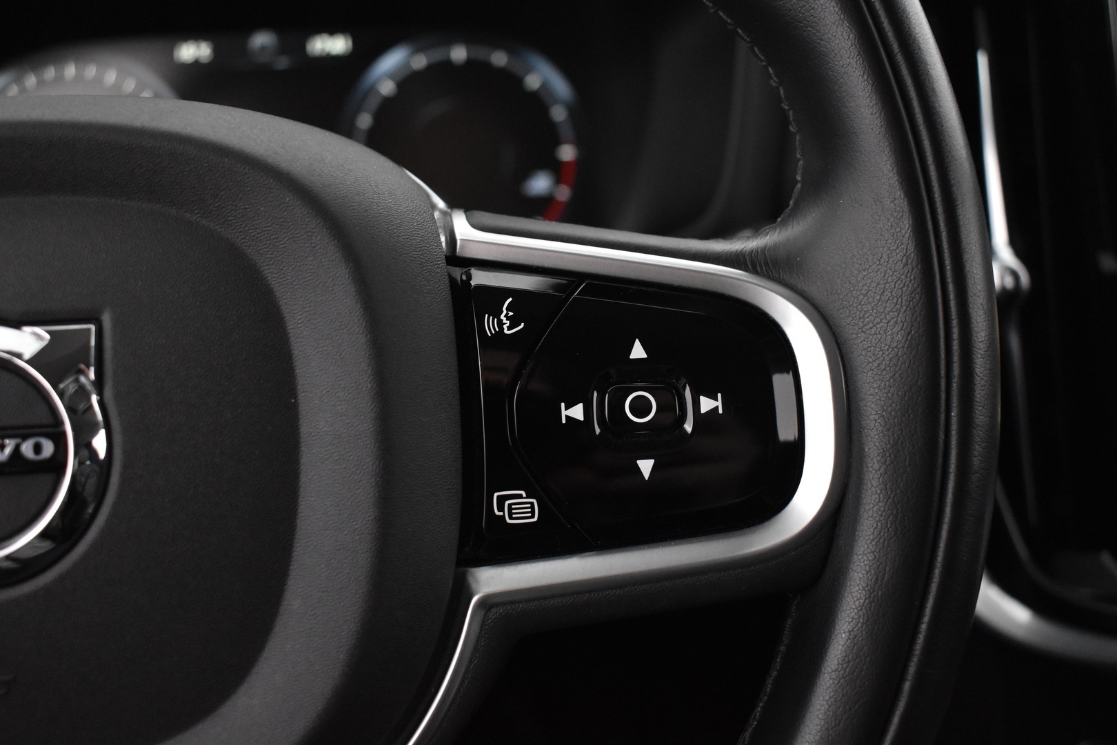 VOLVO V60 2020