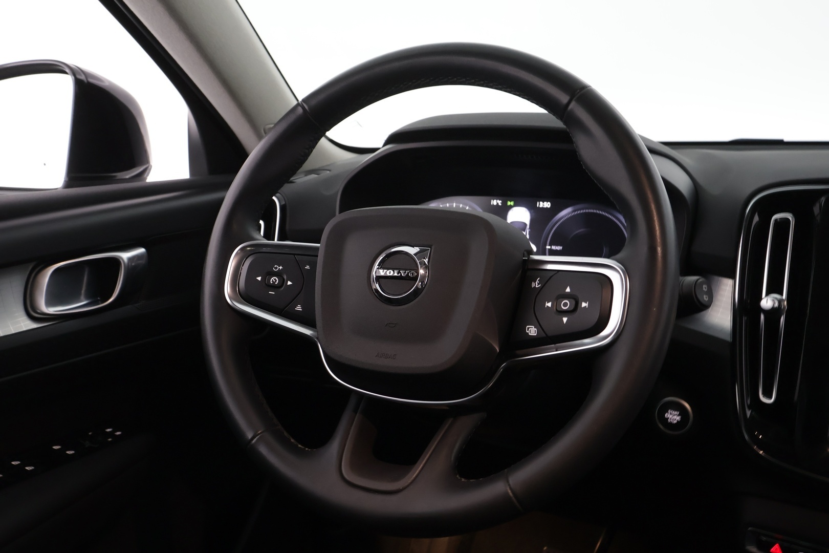 VOLVO XC40 2022