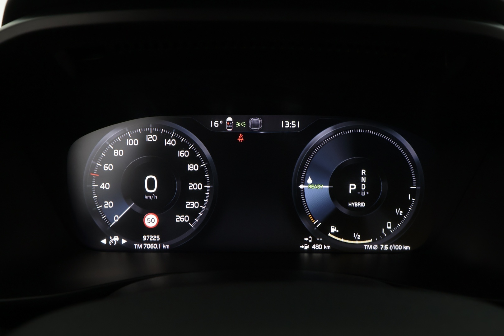 VOLVO XC40 2022