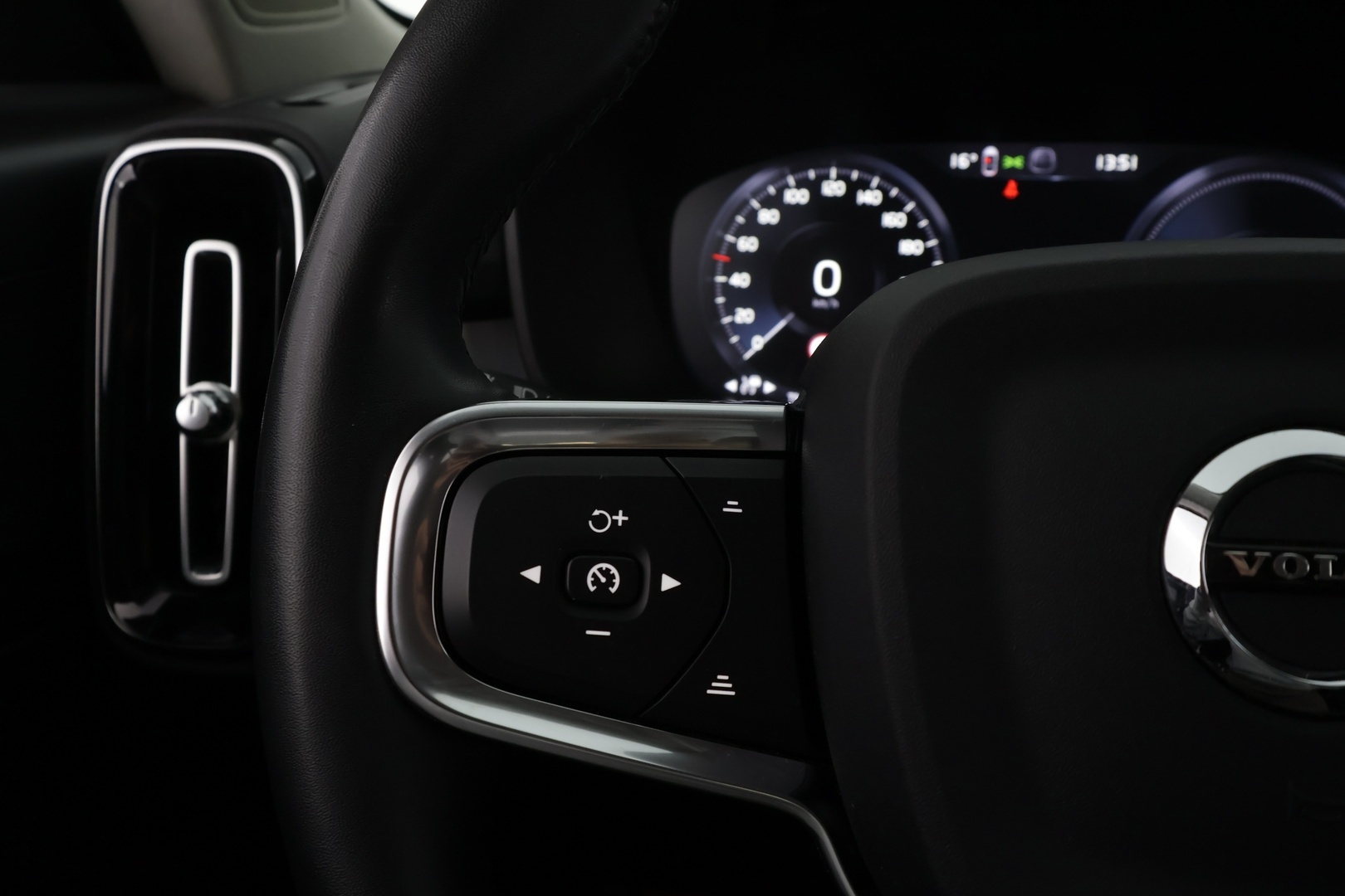 VOLVO XC40 2022