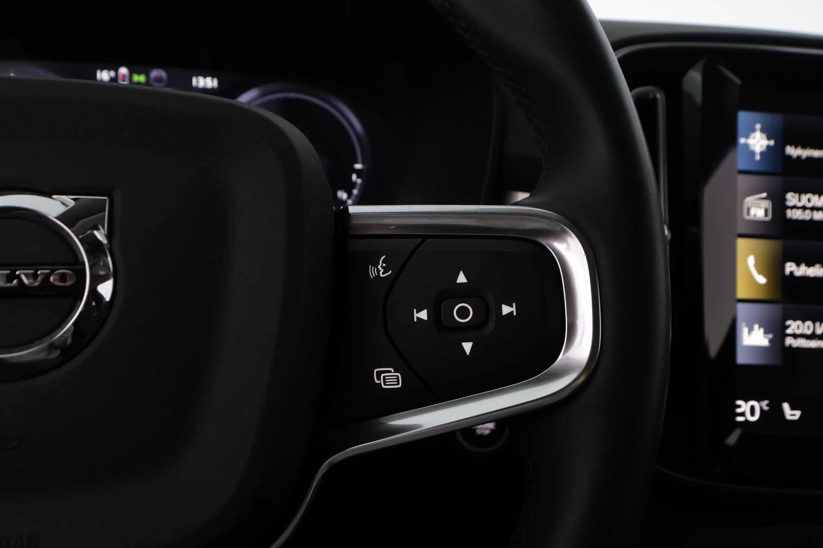 VOLVO XC40 2022