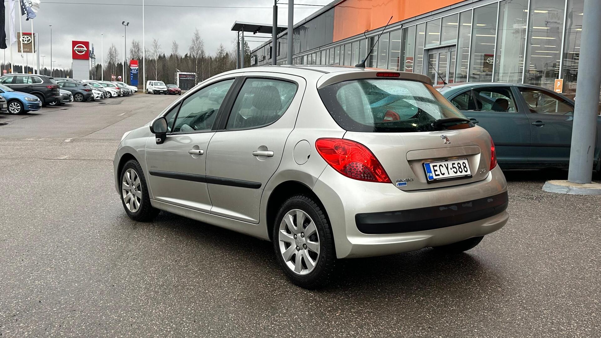 PEUGEOT 207 2009