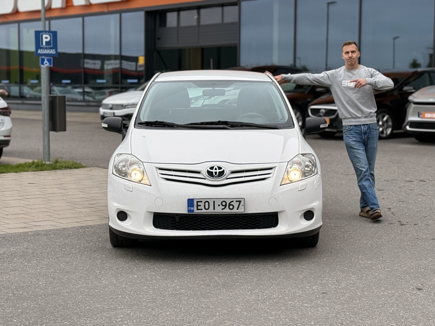 TOYOTA auris 2011