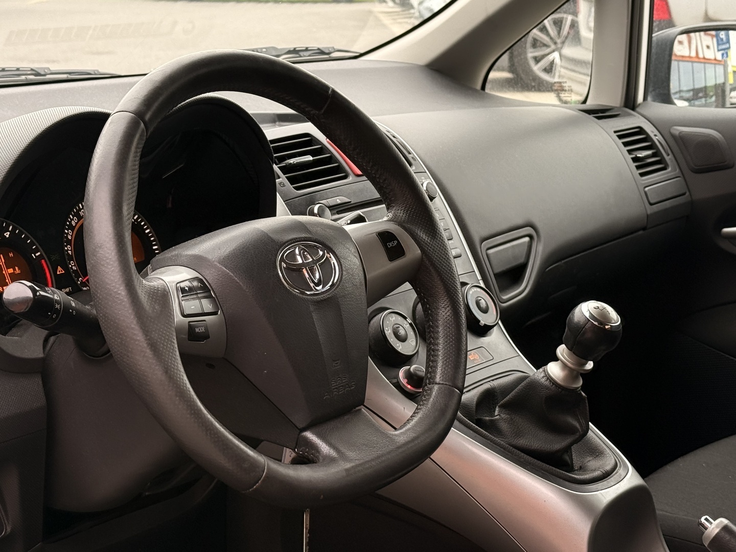 TOYOTA auris 2011