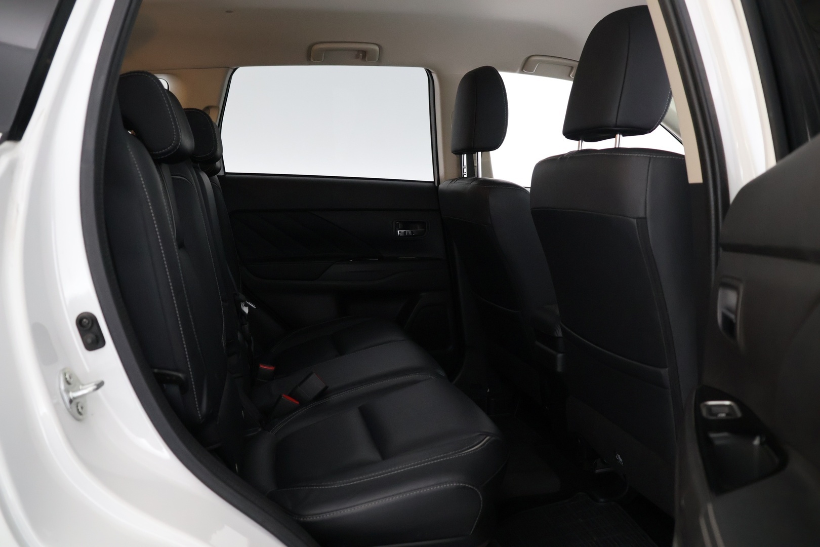 MITSUBISHI OUTLANDER PHEV 2016