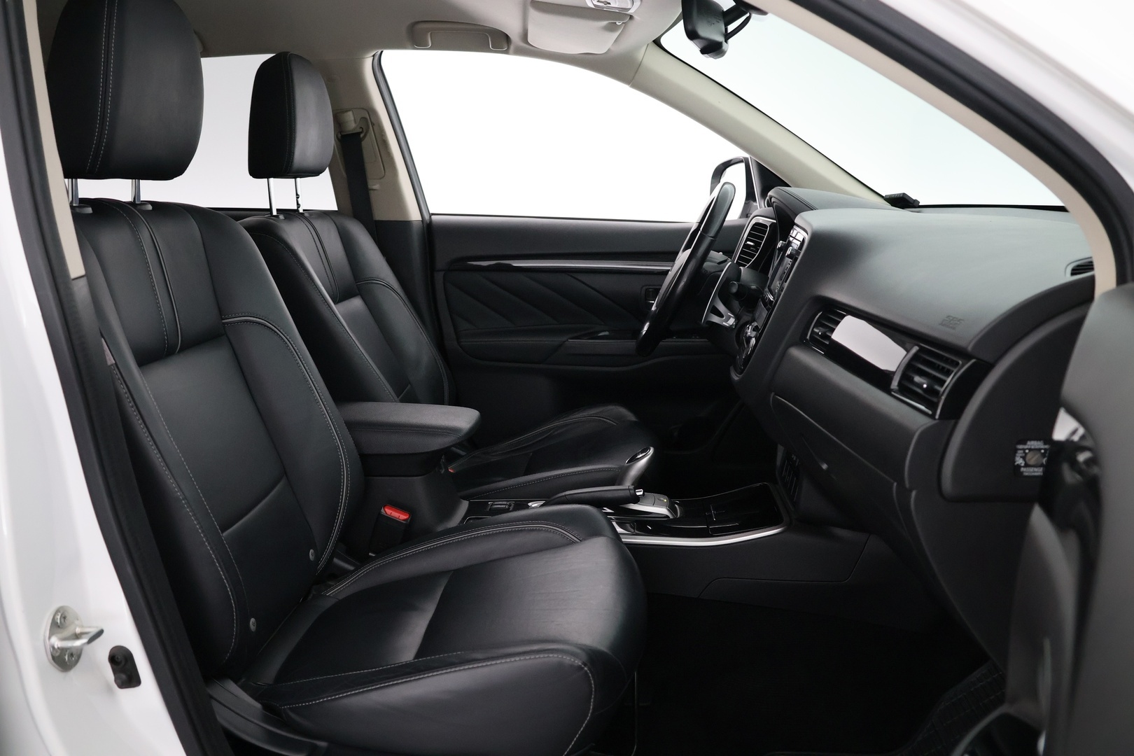 MITSUBISHI OUTLANDER PHEV 2016