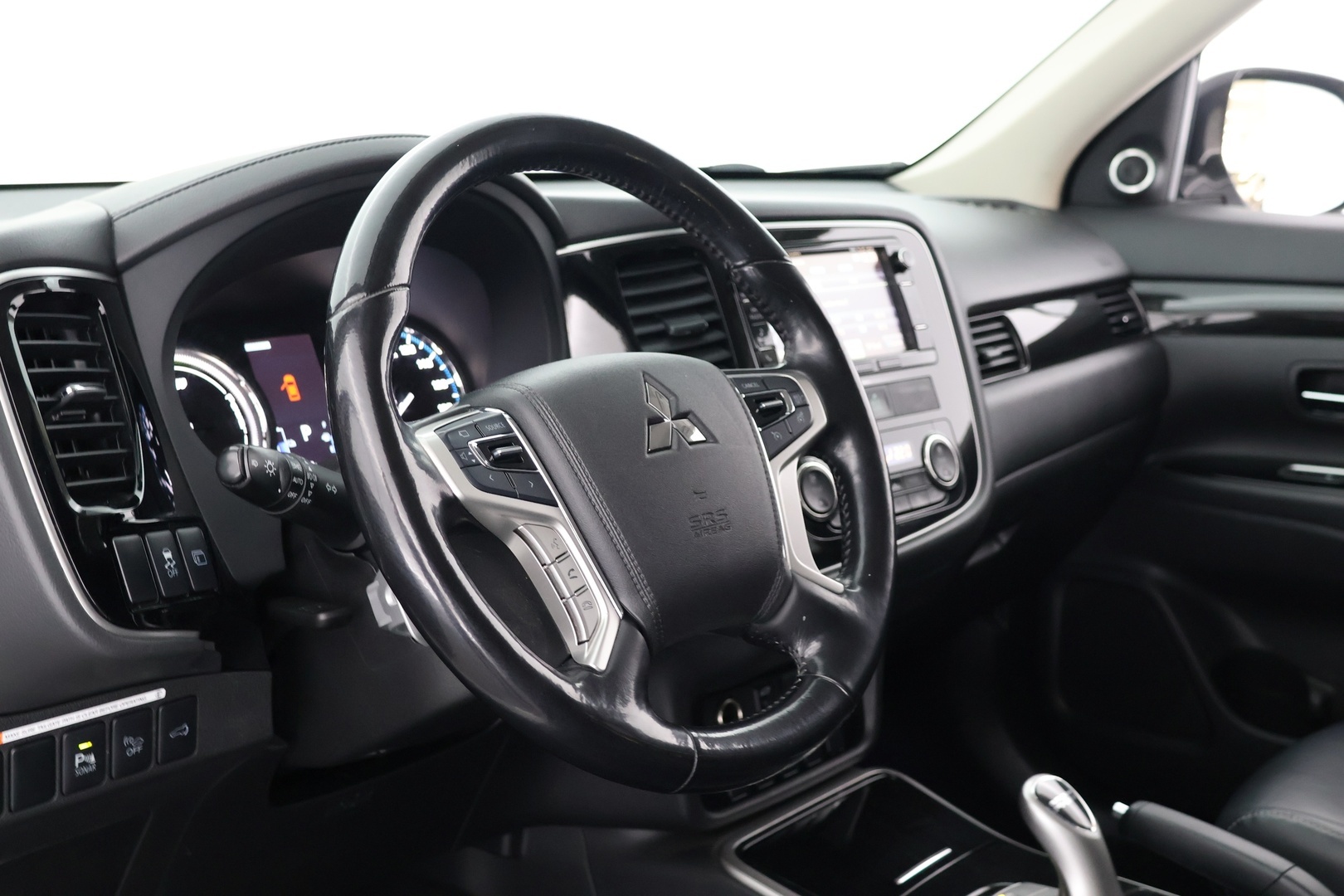 MITSUBISHI OUTLANDER PHEV 2016