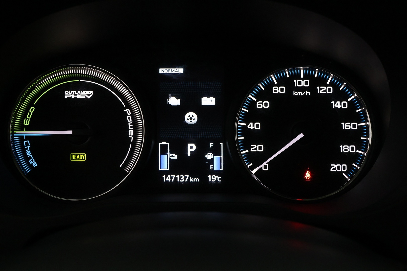 MITSUBISHI OUTLANDER PHEV 2016