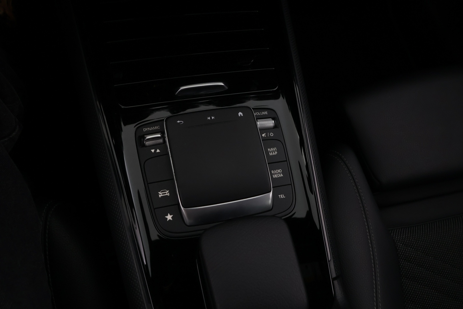 MERCEDES-BENZ B 2021