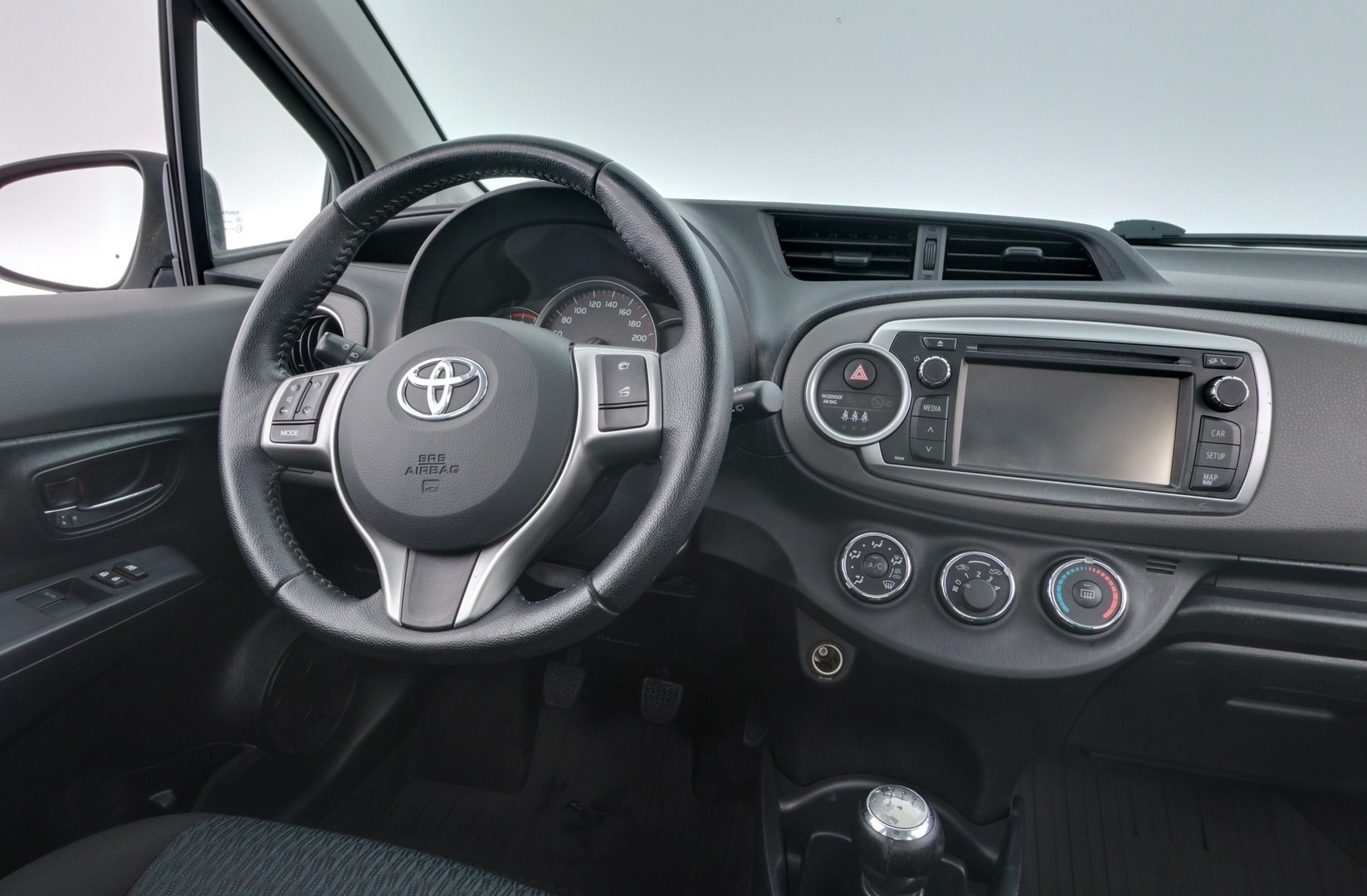 TOYOTA Yaris 2012