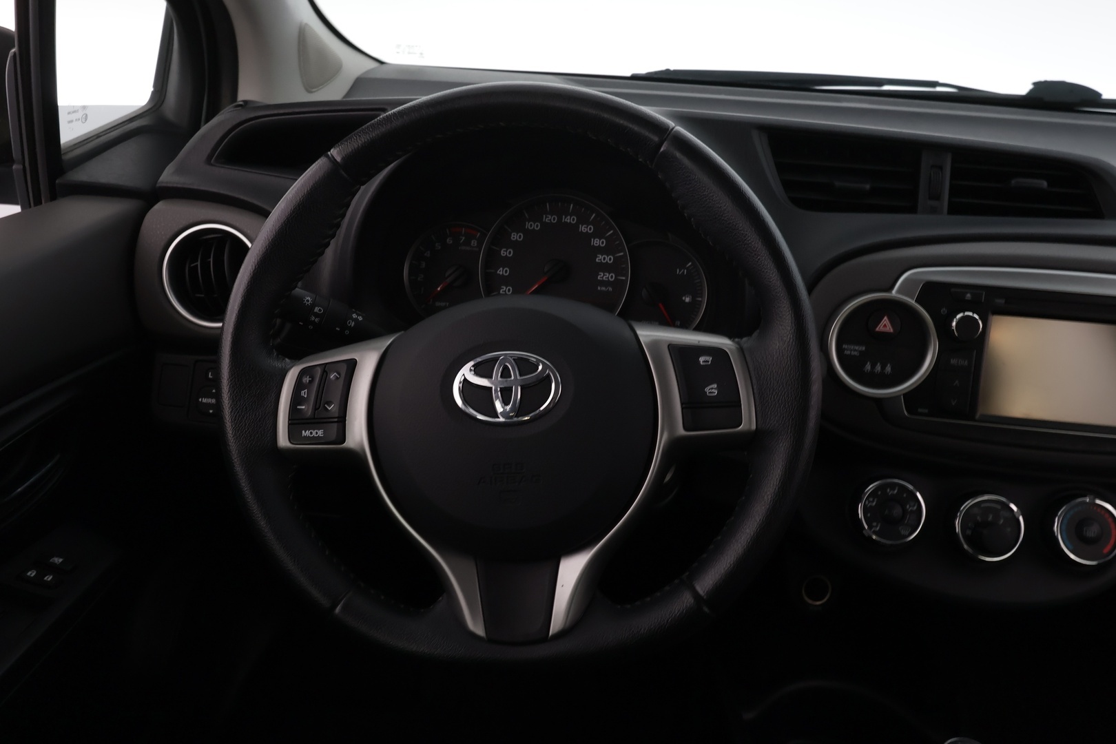 TOYOTA Yaris 2012