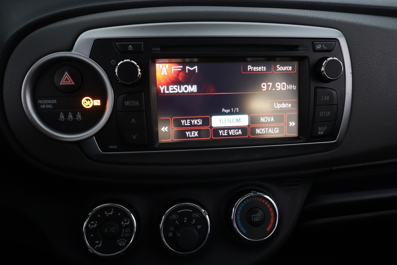 TOYOTA Yaris 2012
