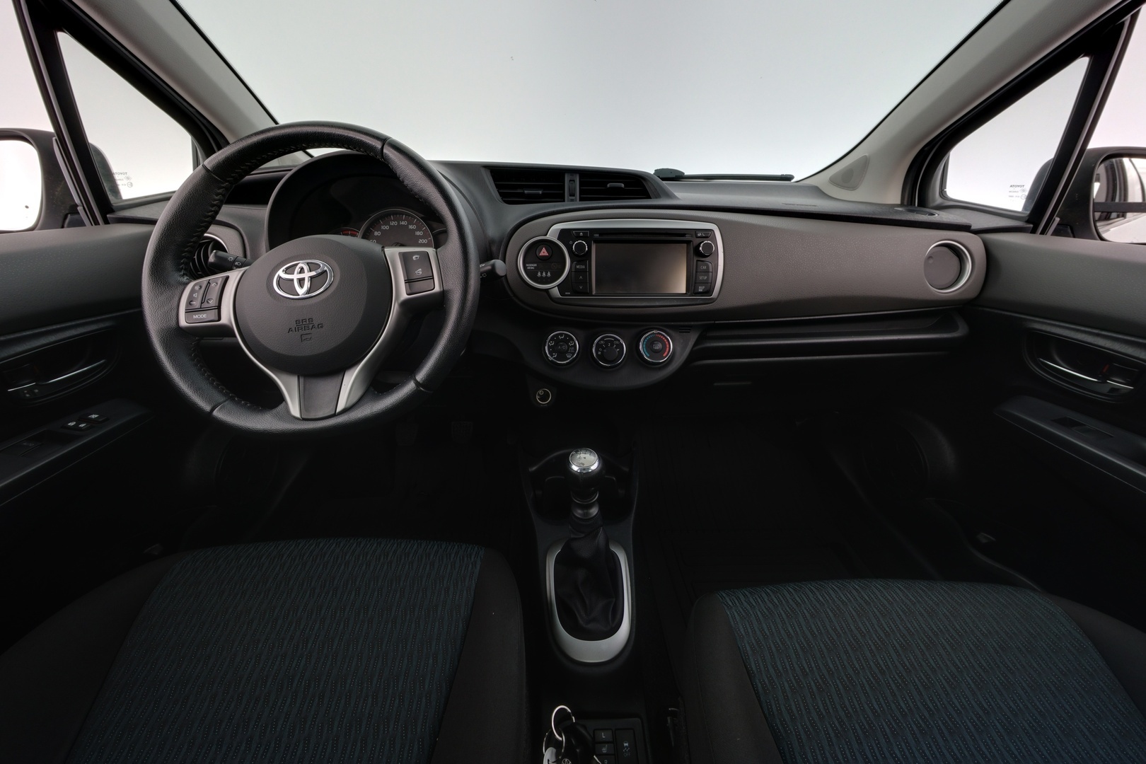 TOYOTA Yaris 2012