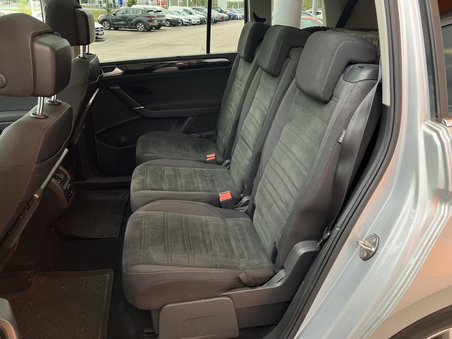VOLKSWAGEN Touran 2018