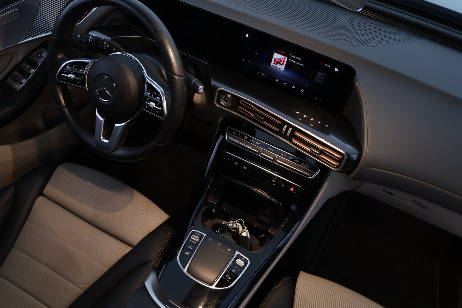 MERCEDES-BENZ EQC 2021