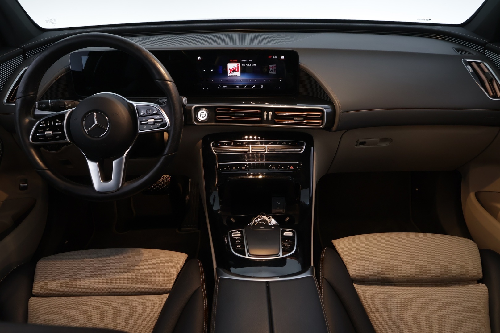 MERCEDES-BENZ EQC 2021