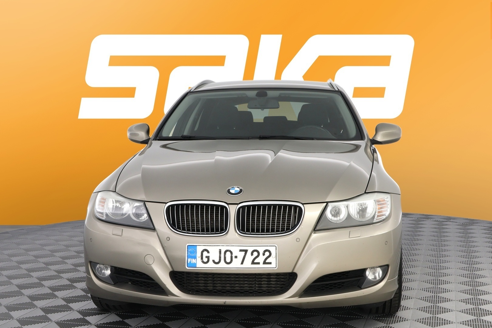 BMW 330 2011