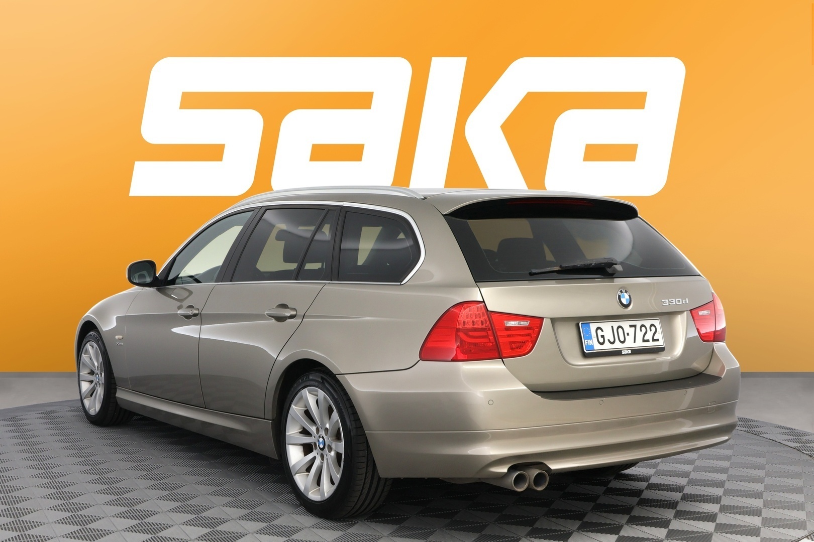 BMW 330 2011