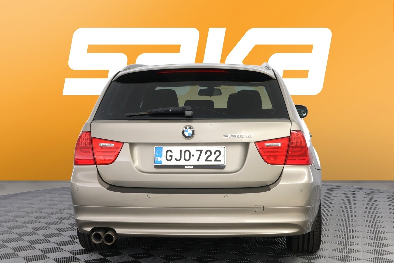 BMW 330 2011