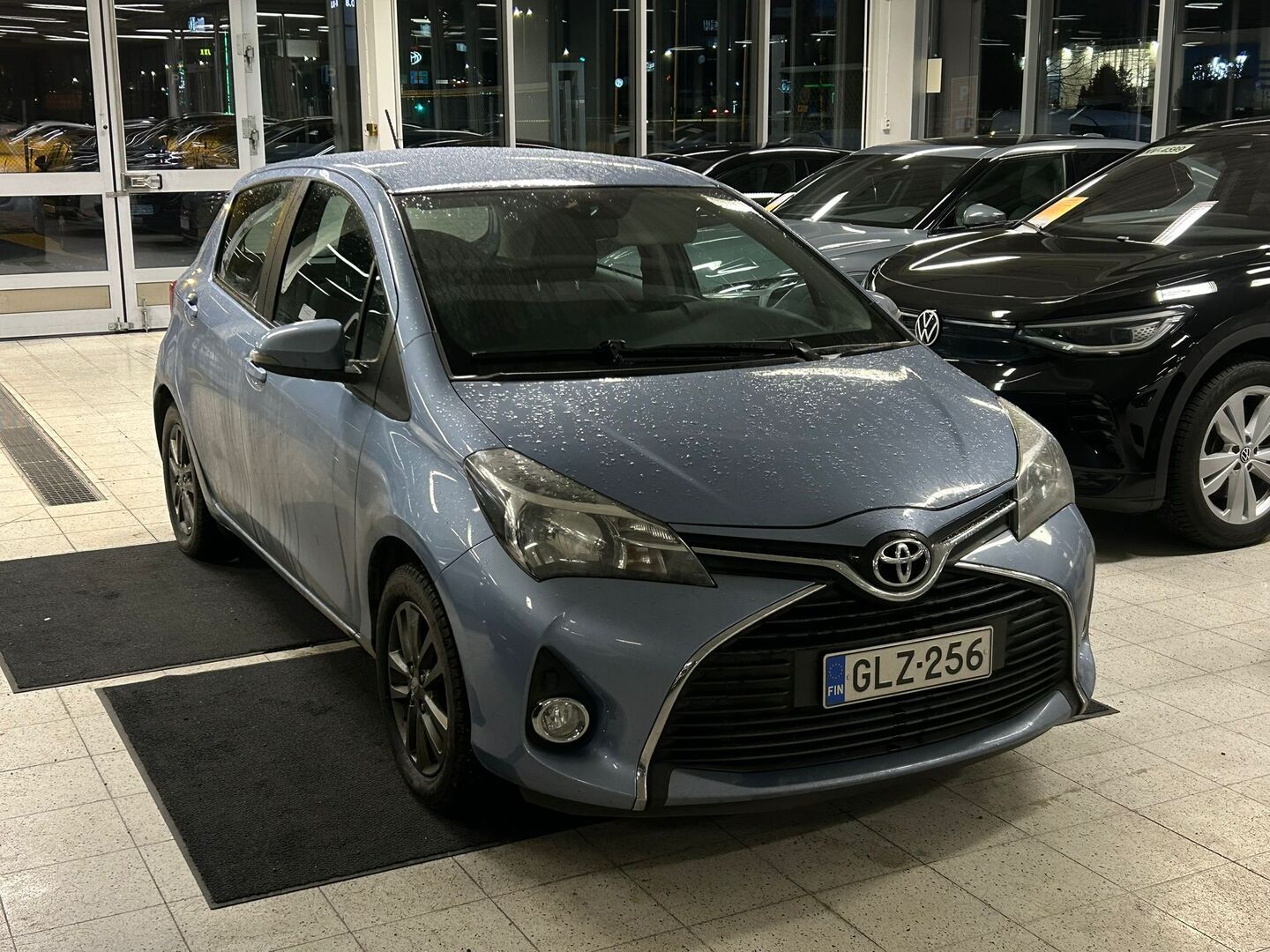 TOYOTA Yaris 2016