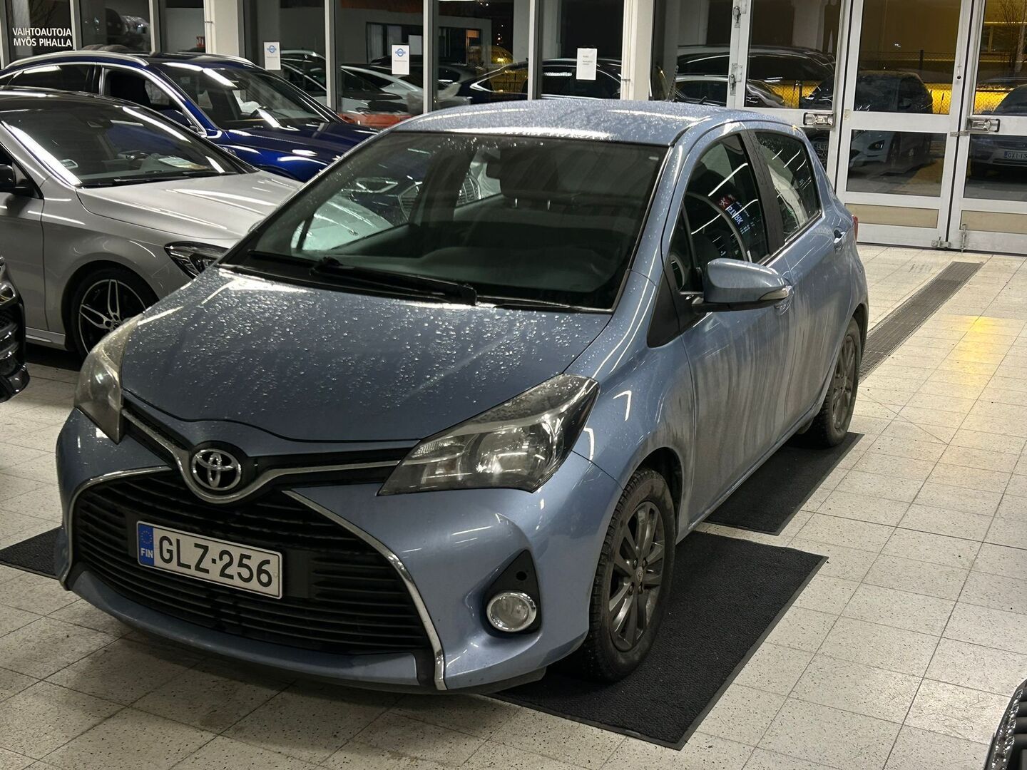 TOYOTA Yaris 2016