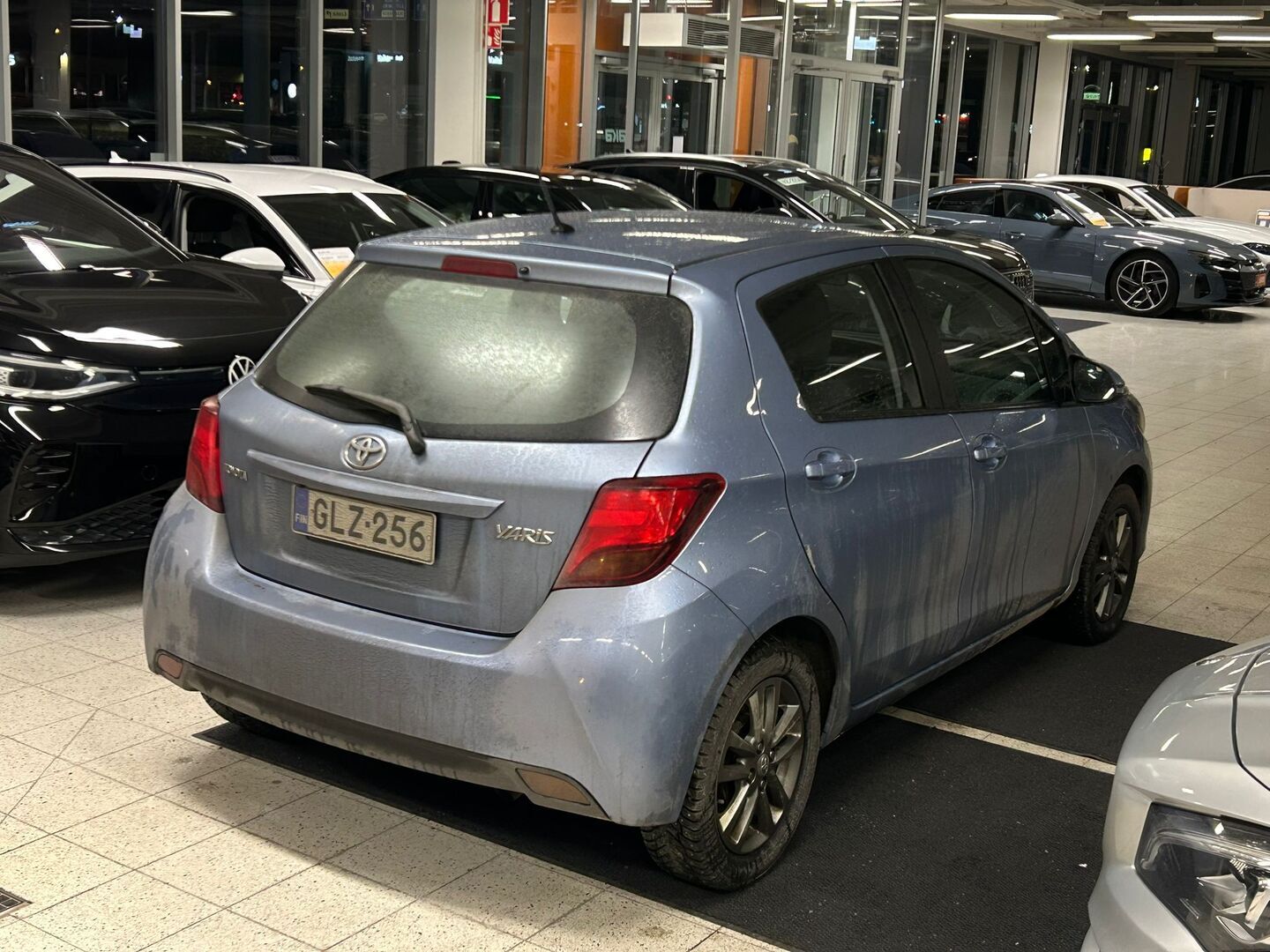 TOYOTA Yaris 2016