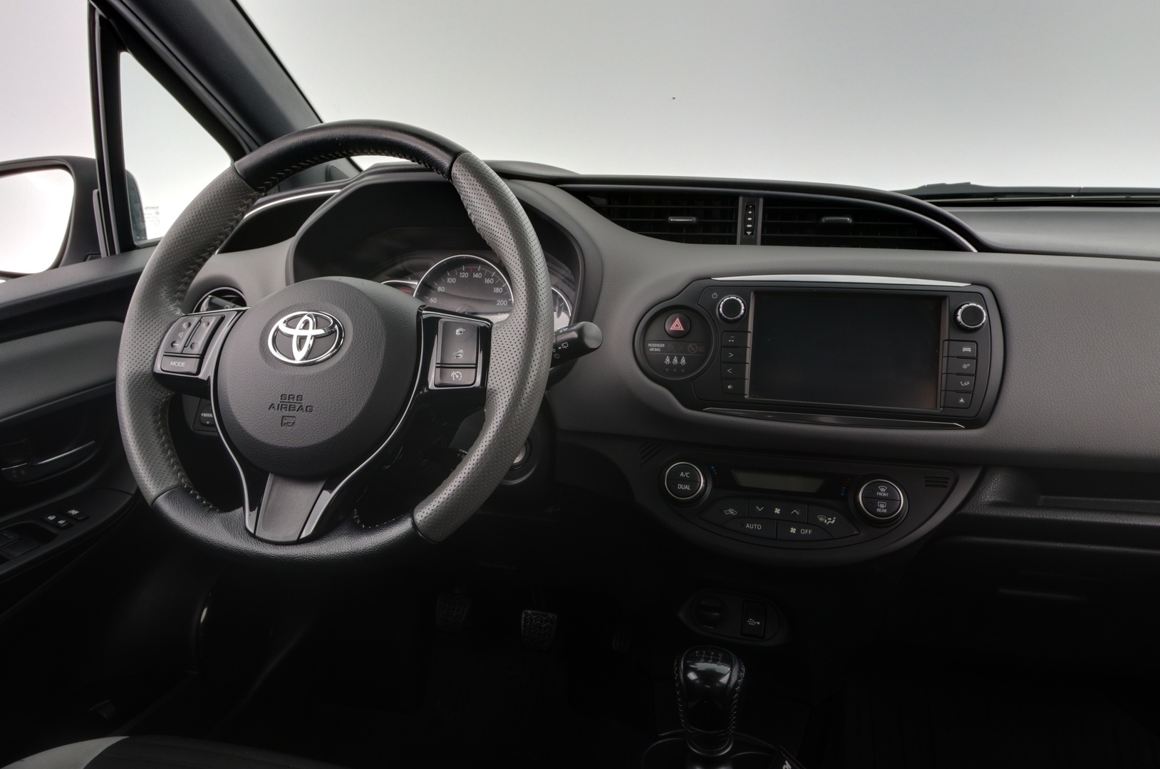 TOYOTA Yaris 2016