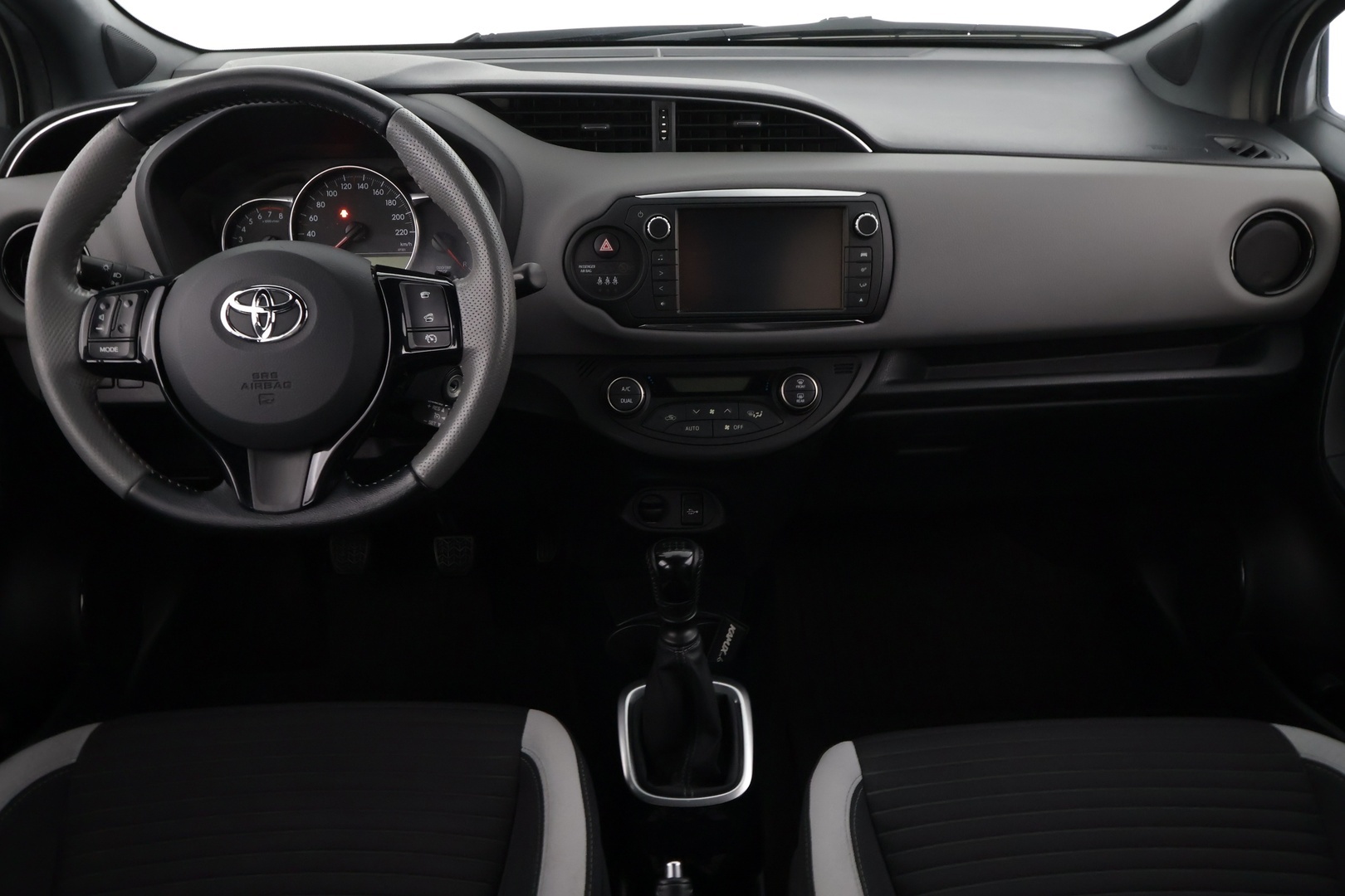 TOYOTA Yaris 2016
