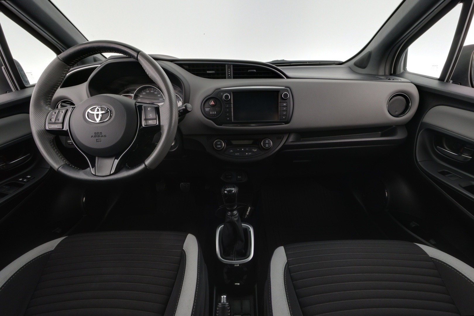 TOYOTA Yaris 2016