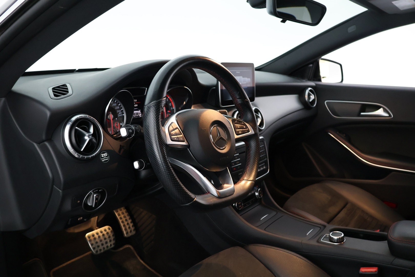 MERCEDES-BENZ CLA 2016