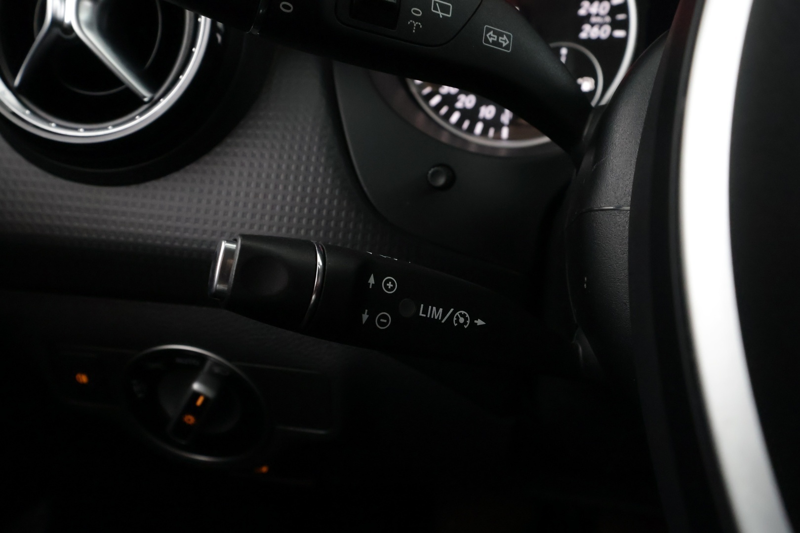 MERCEDES-BENZ A 2013