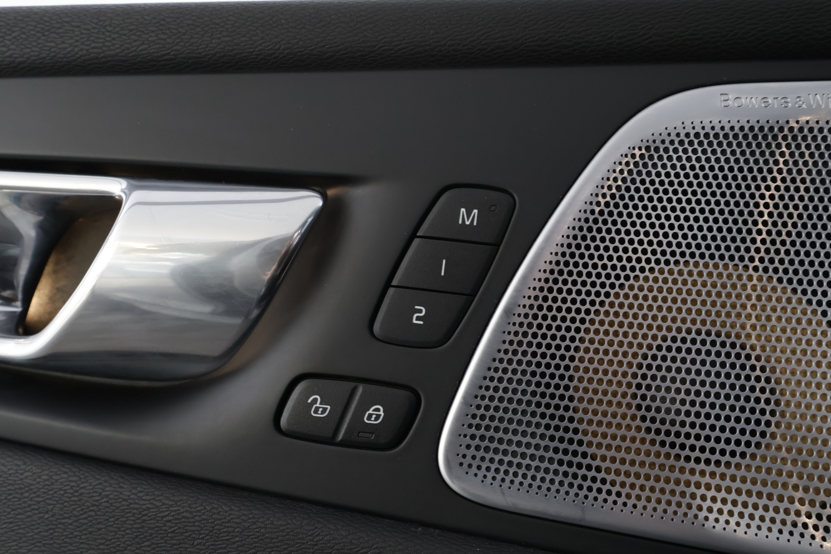 VOLVO XC60 2018