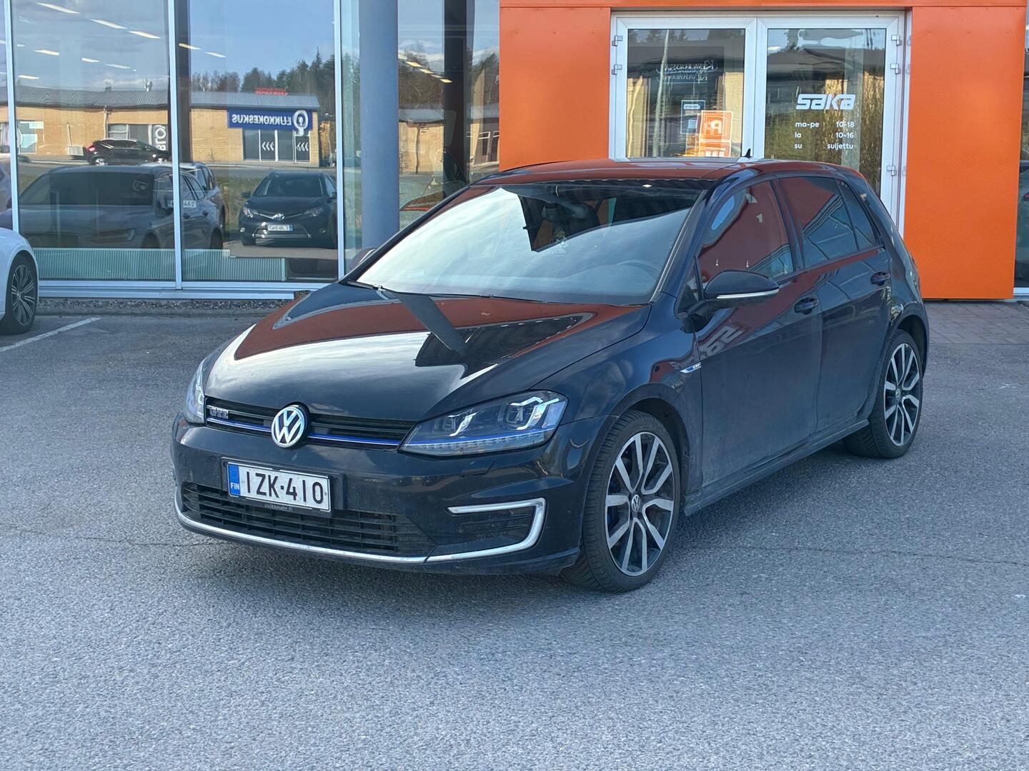 VOLKSWAGEN Golf 2016
