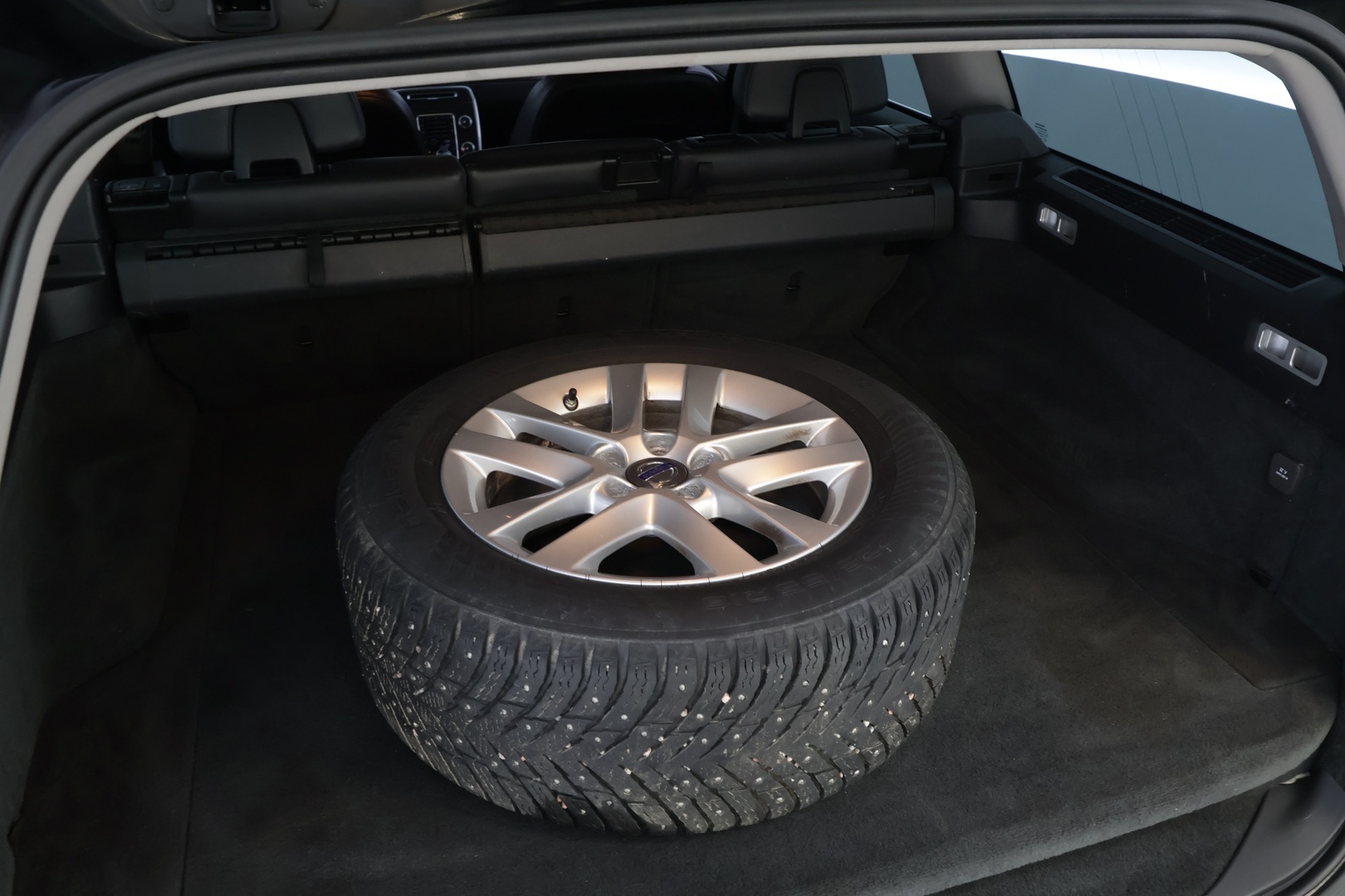 VOLVO V70 2015