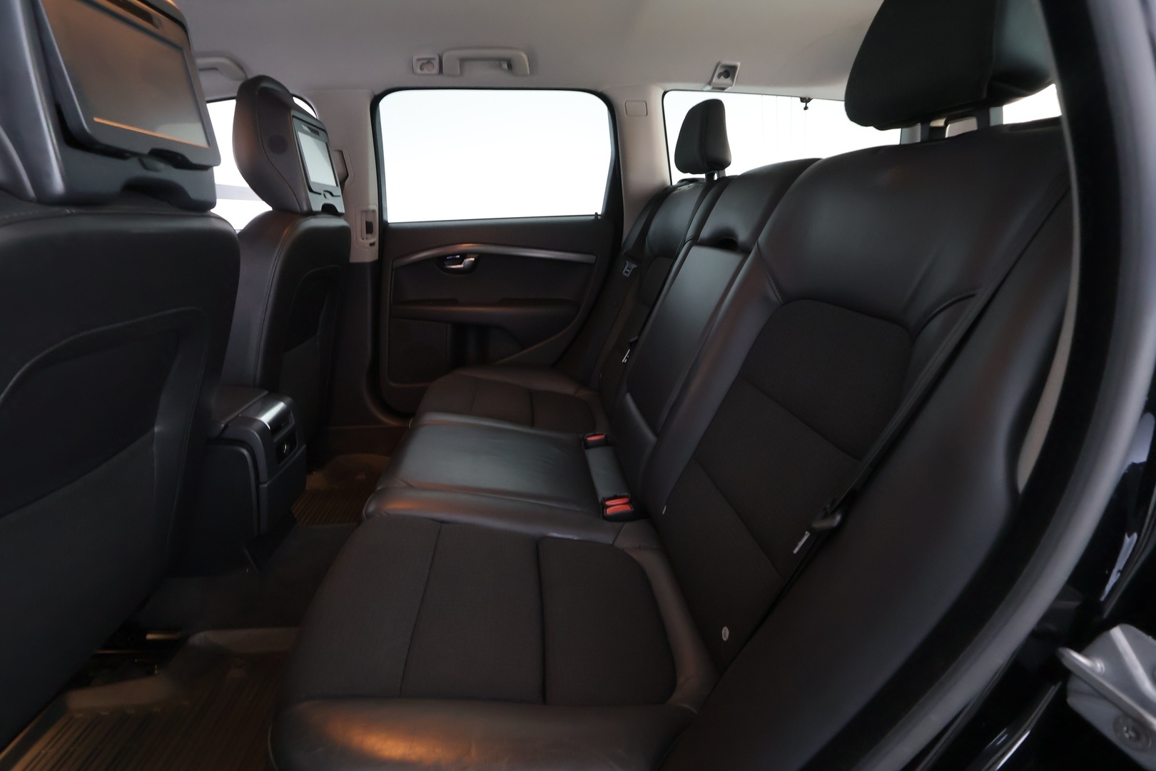 VOLVO V70 2015
