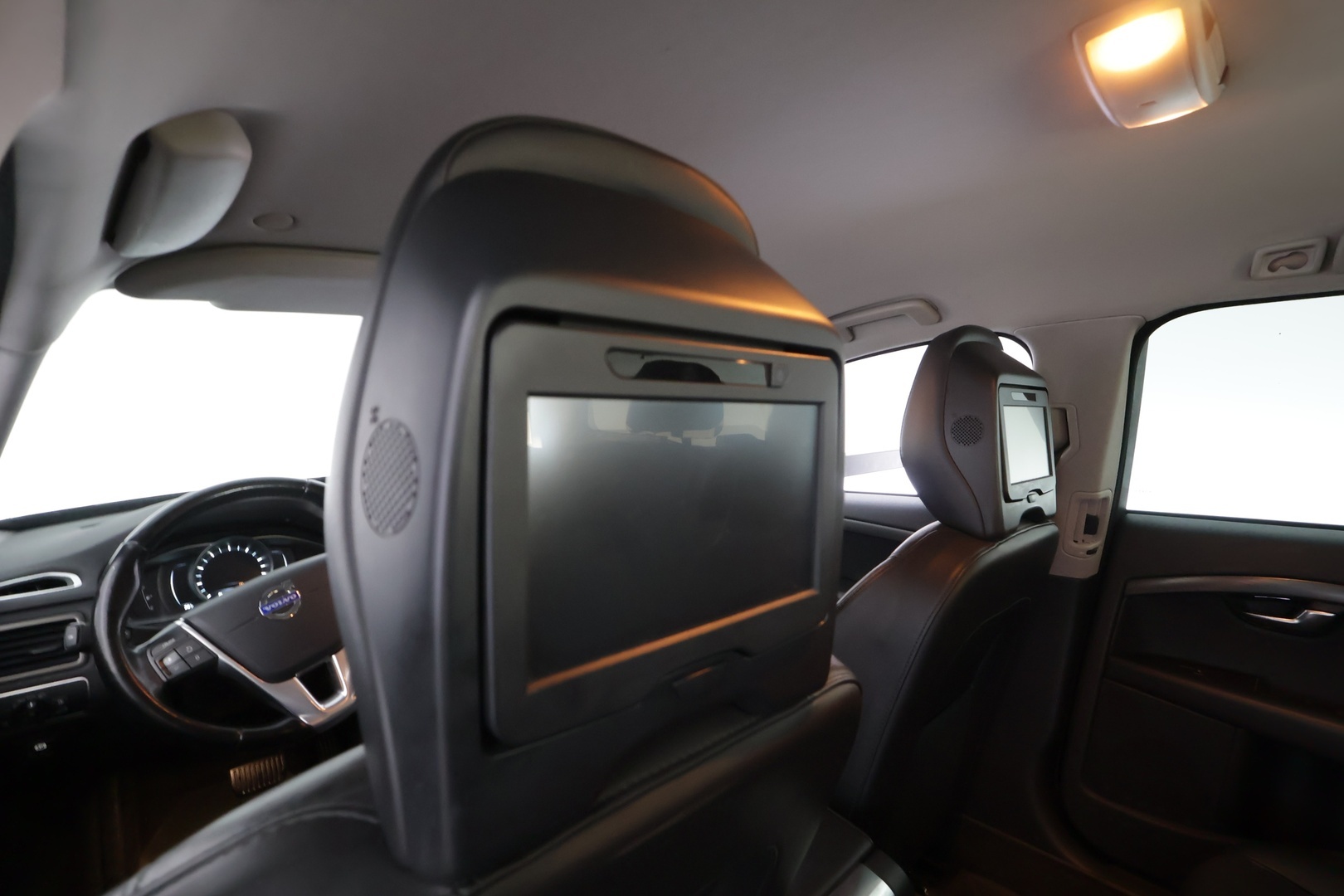 VOLVO V70 2015