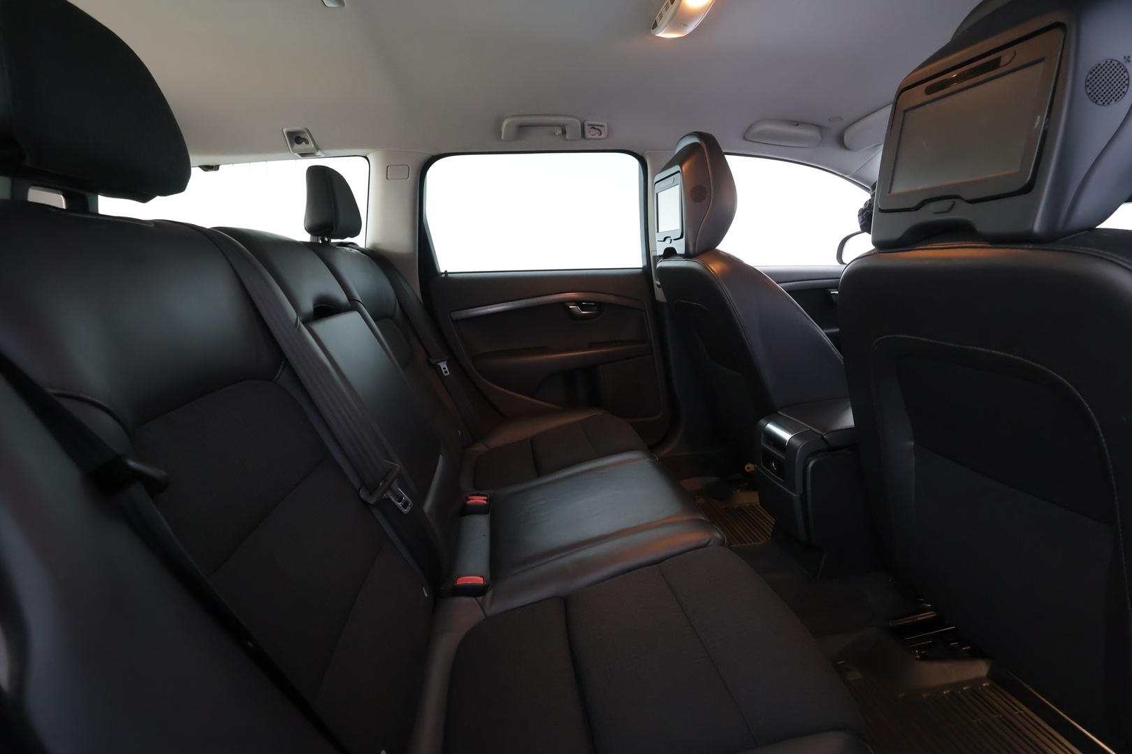 VOLVO V70 2015