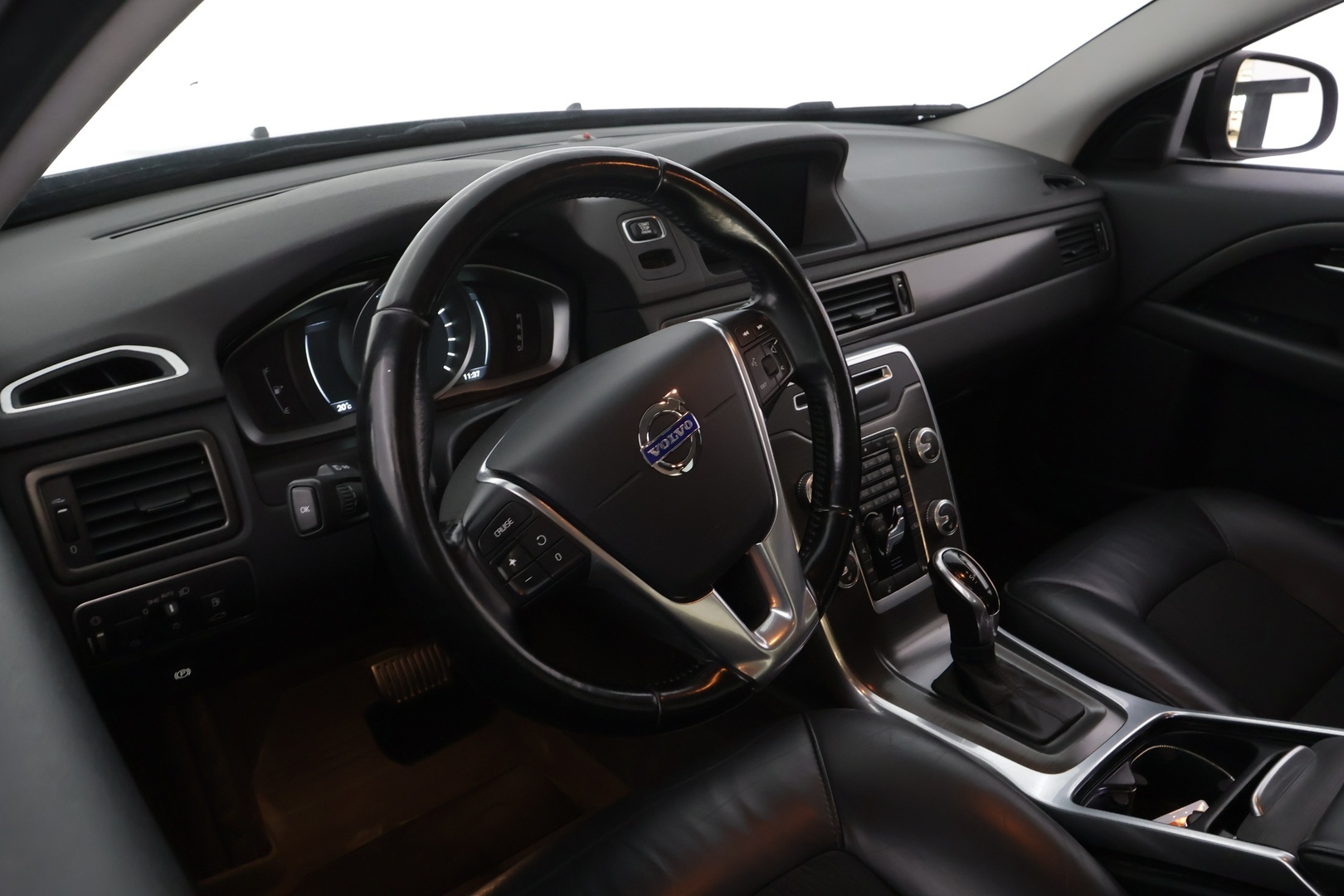 VOLVO V70 2015